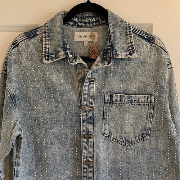 Vervet Jackets & Blazers - NWOT Vervet Striped Rhinestone Denim Jacket/Shacket Size Small